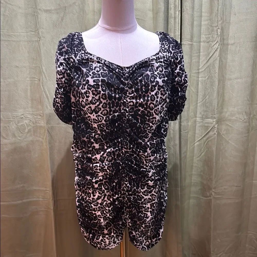 St. John Black and White Animal Print ruched Top, L